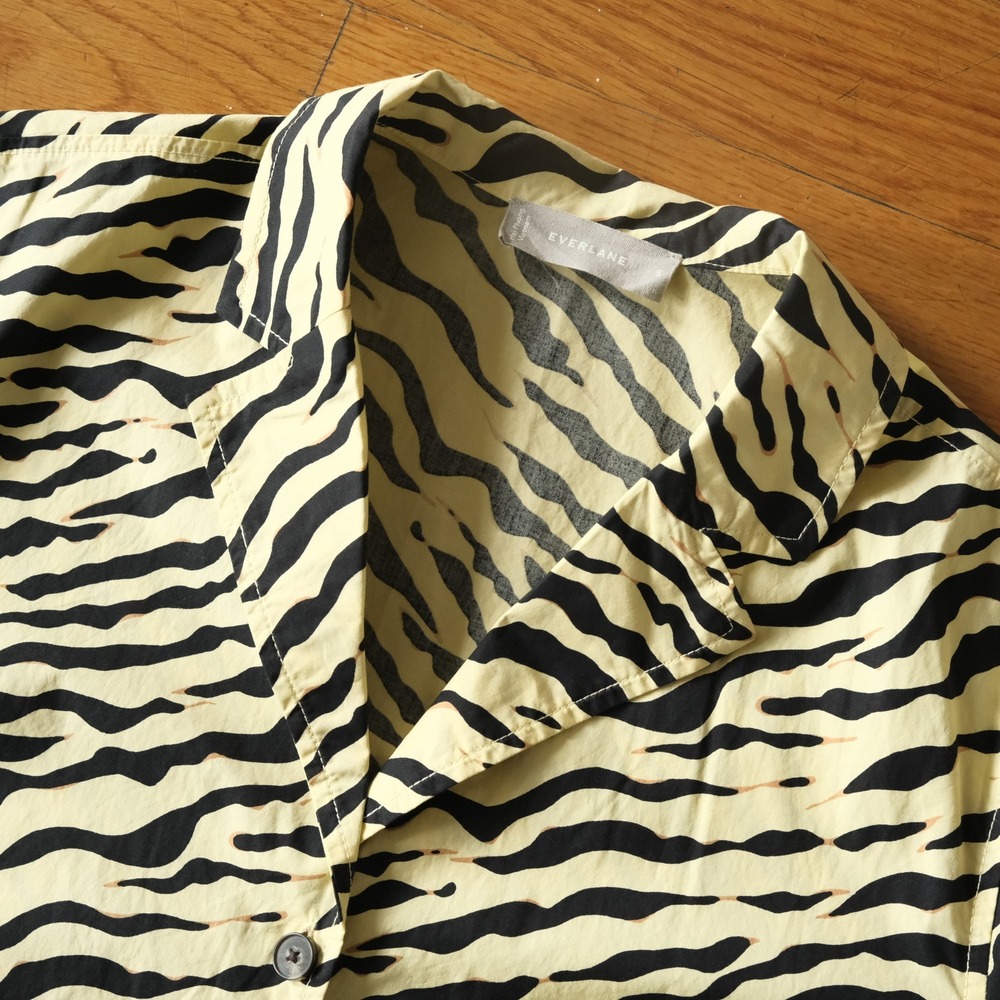 Everlane Poplin Short-Sleeve Shirt Pale Yellow Tiger Stripe Small Animal Print S - Picture 2 of 8